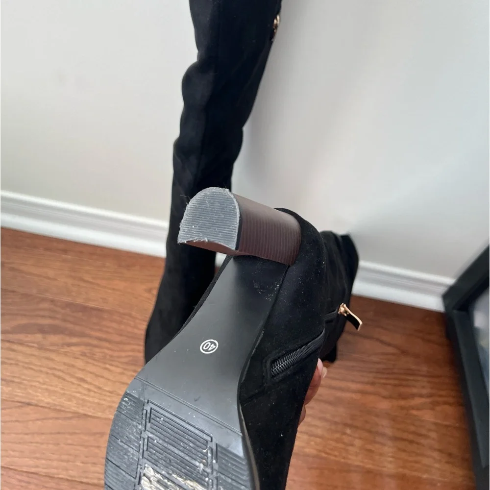 Over the knee boots in black suede - Picture 3 of 9